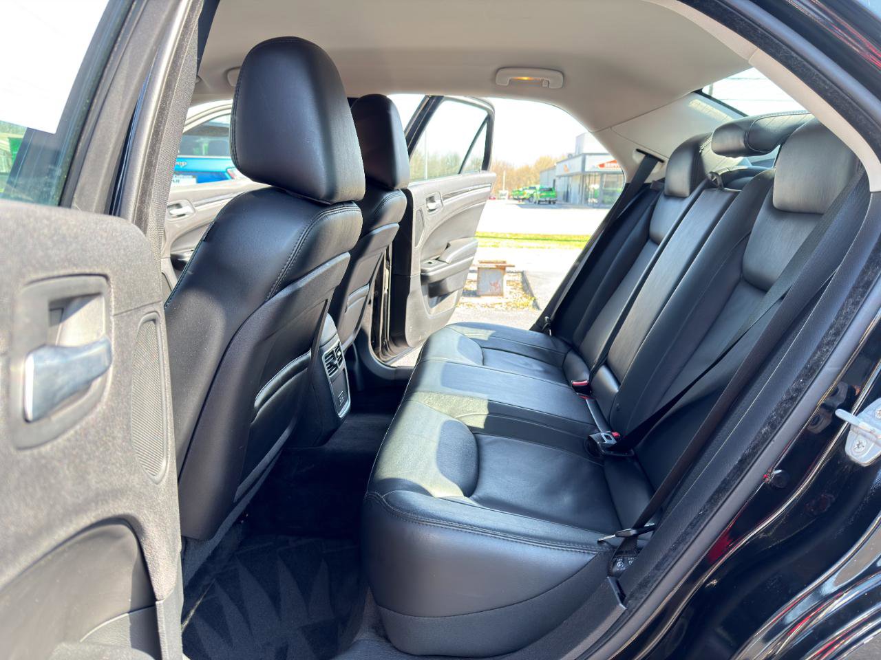 Used 2015 Chrysler 300 Limited w/ Driver Convenience Group image 22