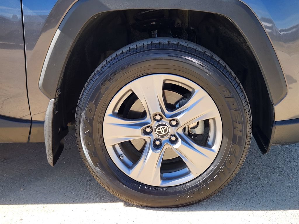 Used 2024 Toyota RAV4 LE AWD/4WD image 9