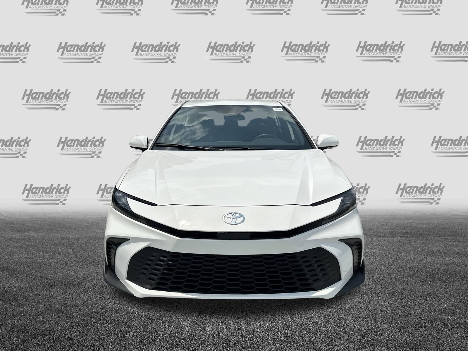 Used 2025 Toyota Camry SE FWD image 3