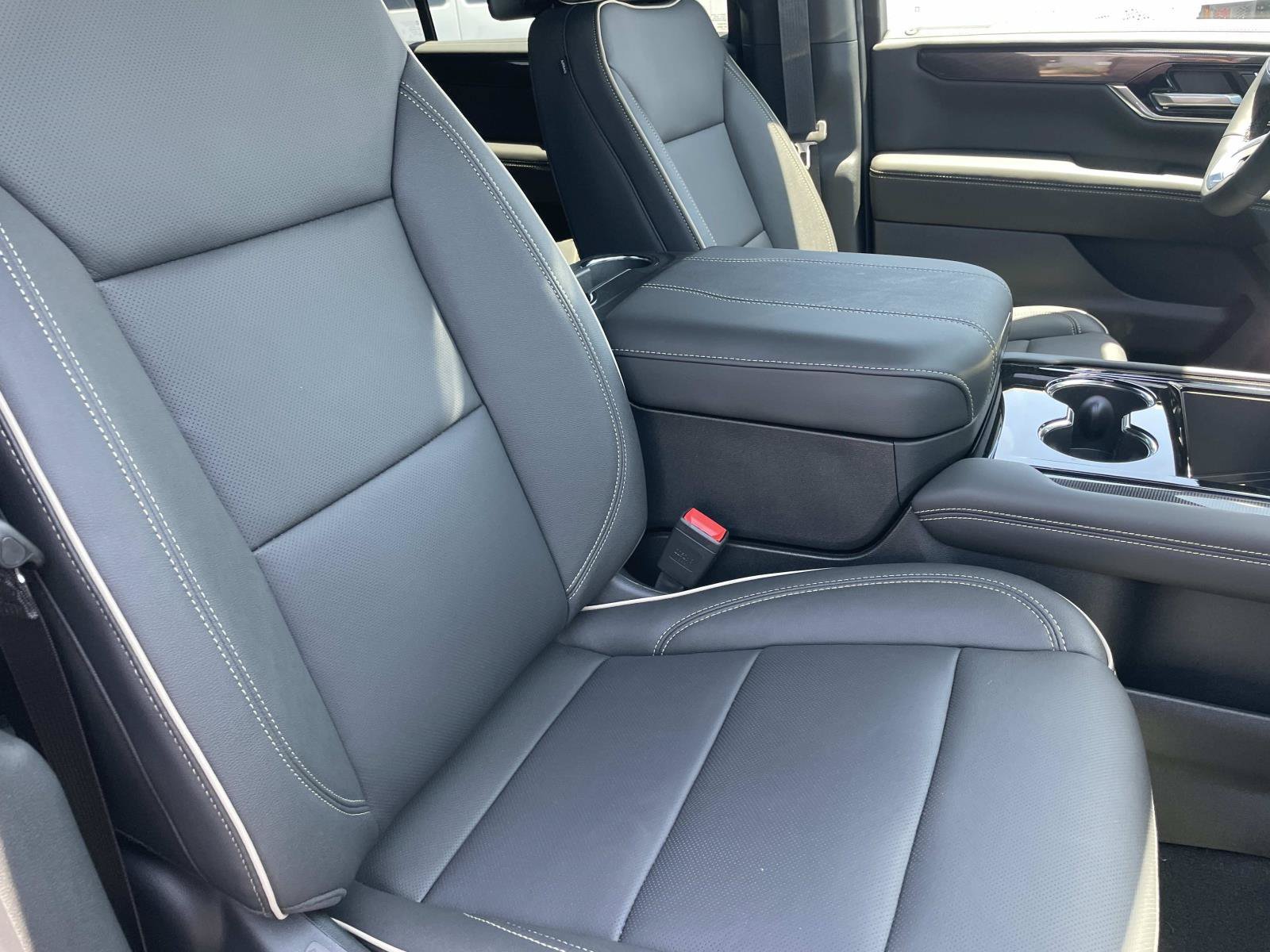 New 2026 GMC Yukon XL Elevation w/ Elevation Premium Package RWD image 28