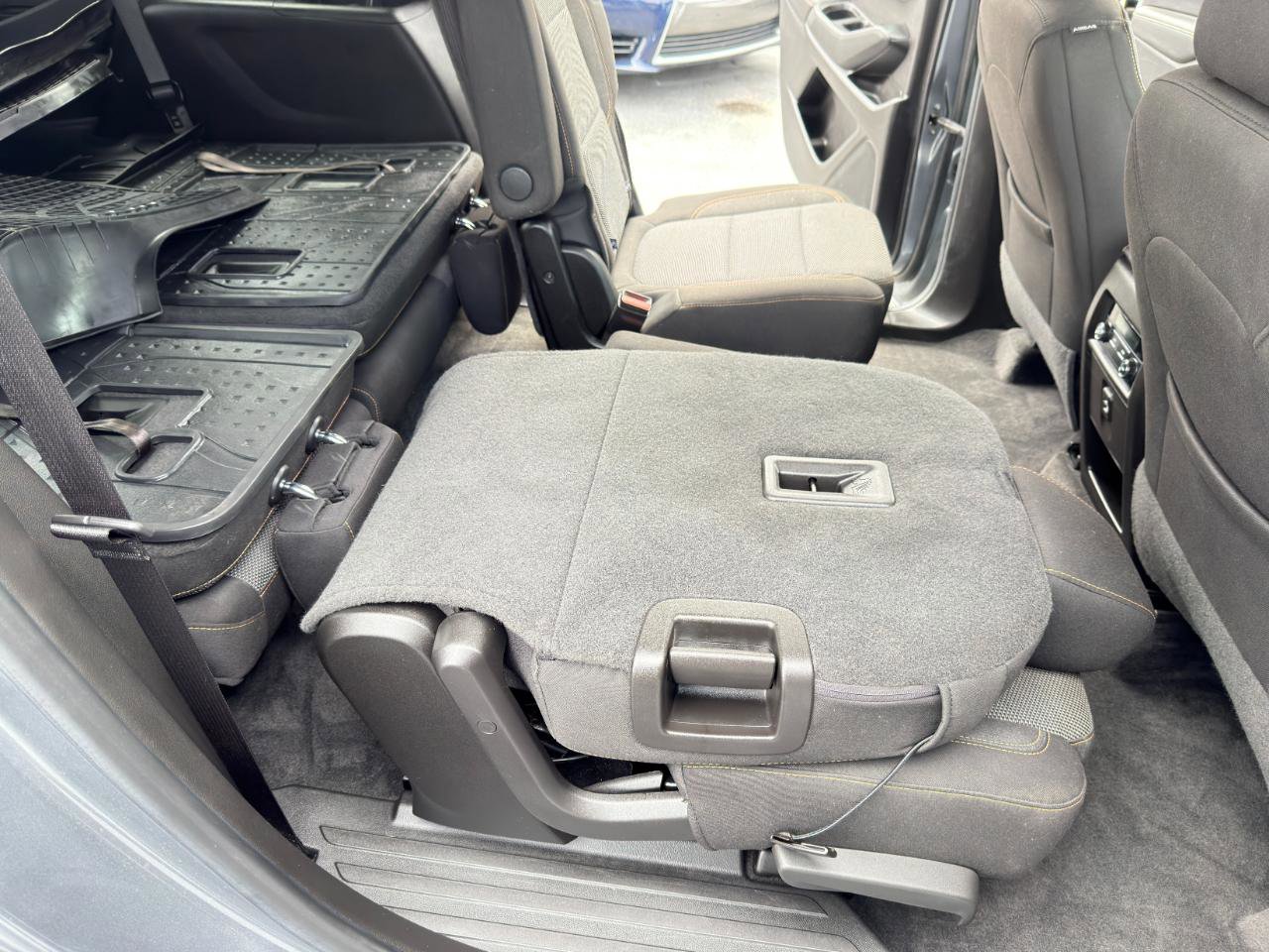 Used 2019 Chevrolet Traverse LT w/ LPO, Floor Liner Package AWD/4WD image 42