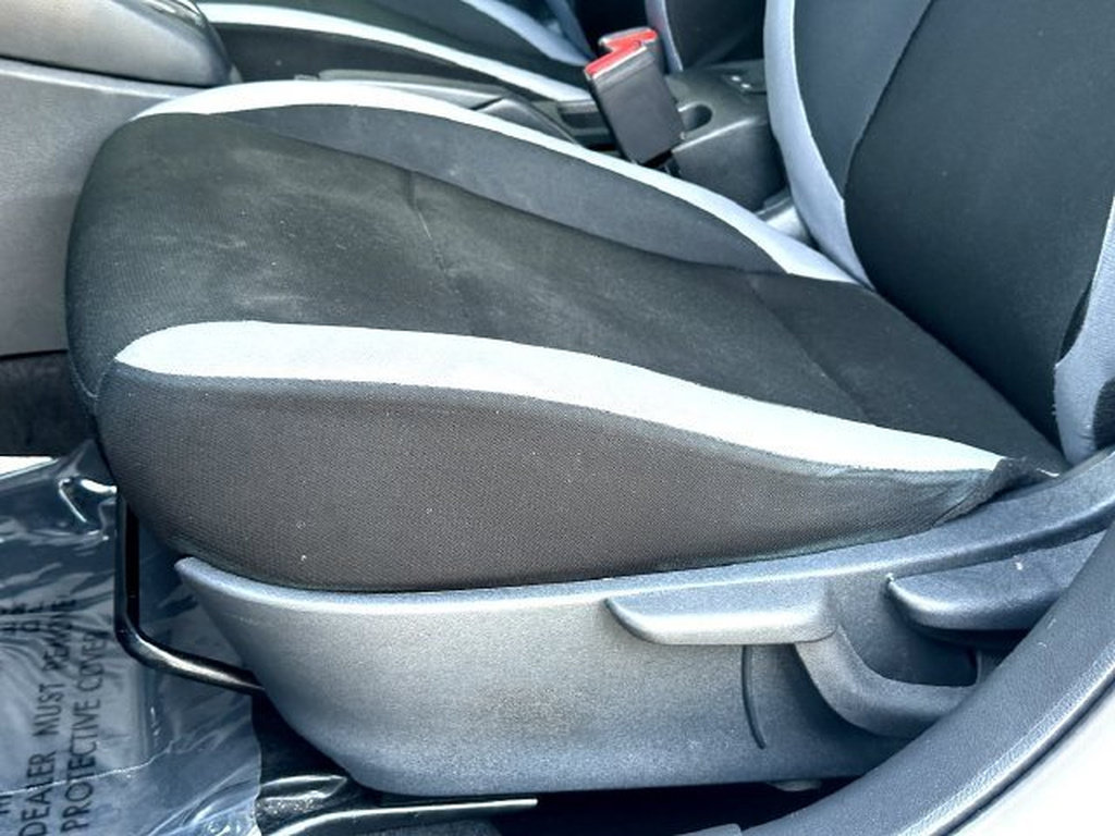 Used 2025 Nissan Versa S FWD image 12