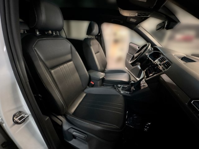 Certified 2024 Volkswagen Tiguan SE R-Line AWD/4WD image 26