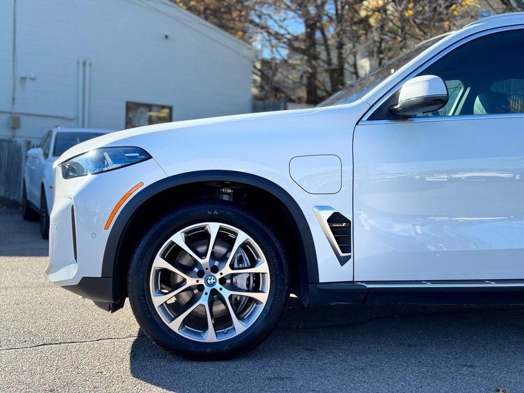 Used 2024 BMW X5 xDrive50e image 10