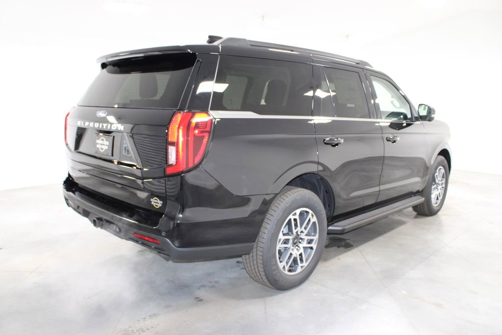 New 2026 Ford Expedition Active image 8