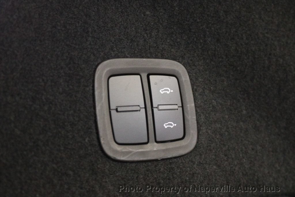 Used 2023 Porsche Cayenne GTS w/ Premium Package AWD/4WD image 35