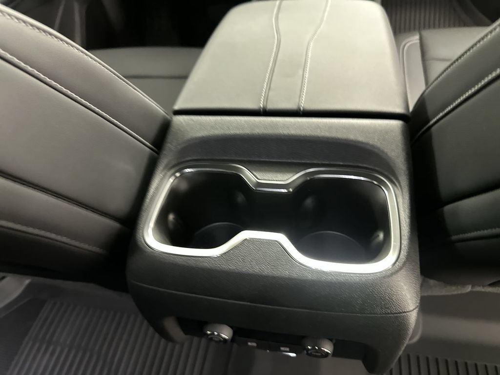 New 2026 Chevrolet Traverse LT w/ Midnight/Sport Edition AWD/4WD image 24