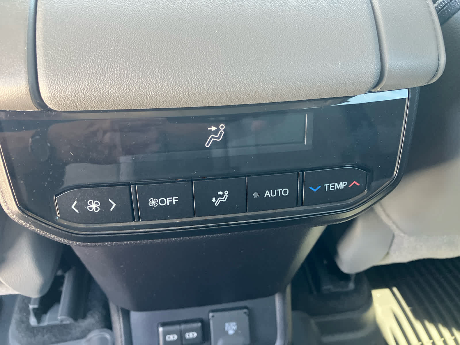 Certified 2025 Toyota Highlander Limited AWD/4WD image 37