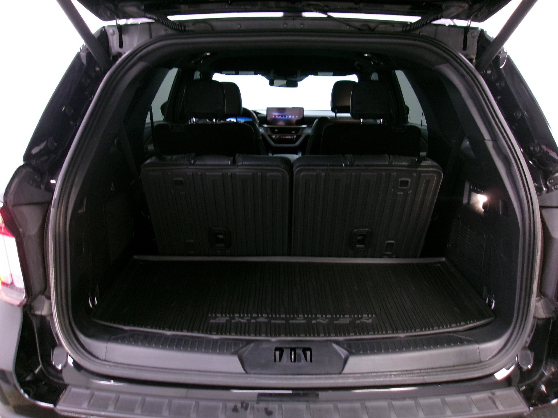 Used 2025 Ford Explorer ST image 12