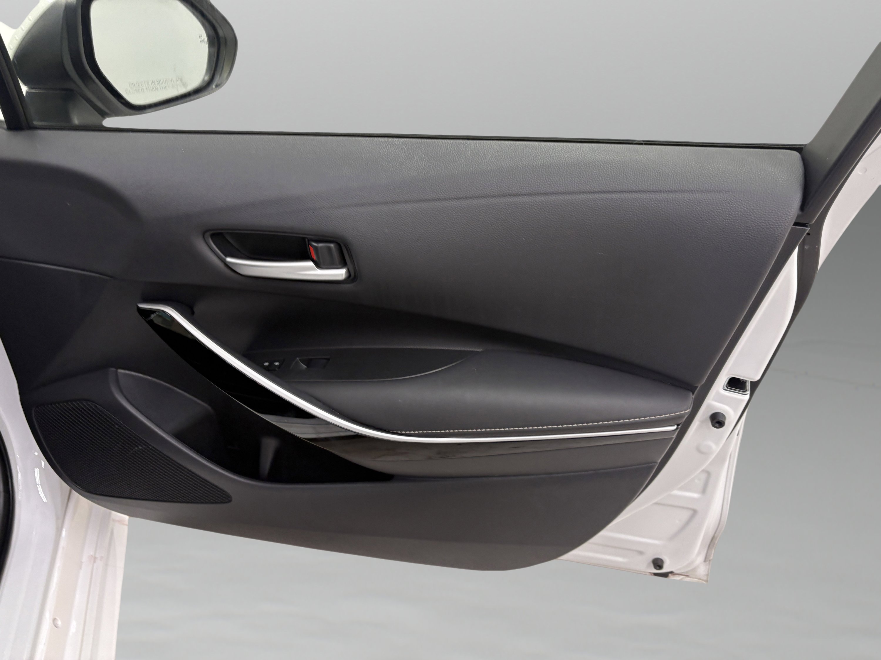 Used 2022 Toyota Corolla XLE FWD image 32