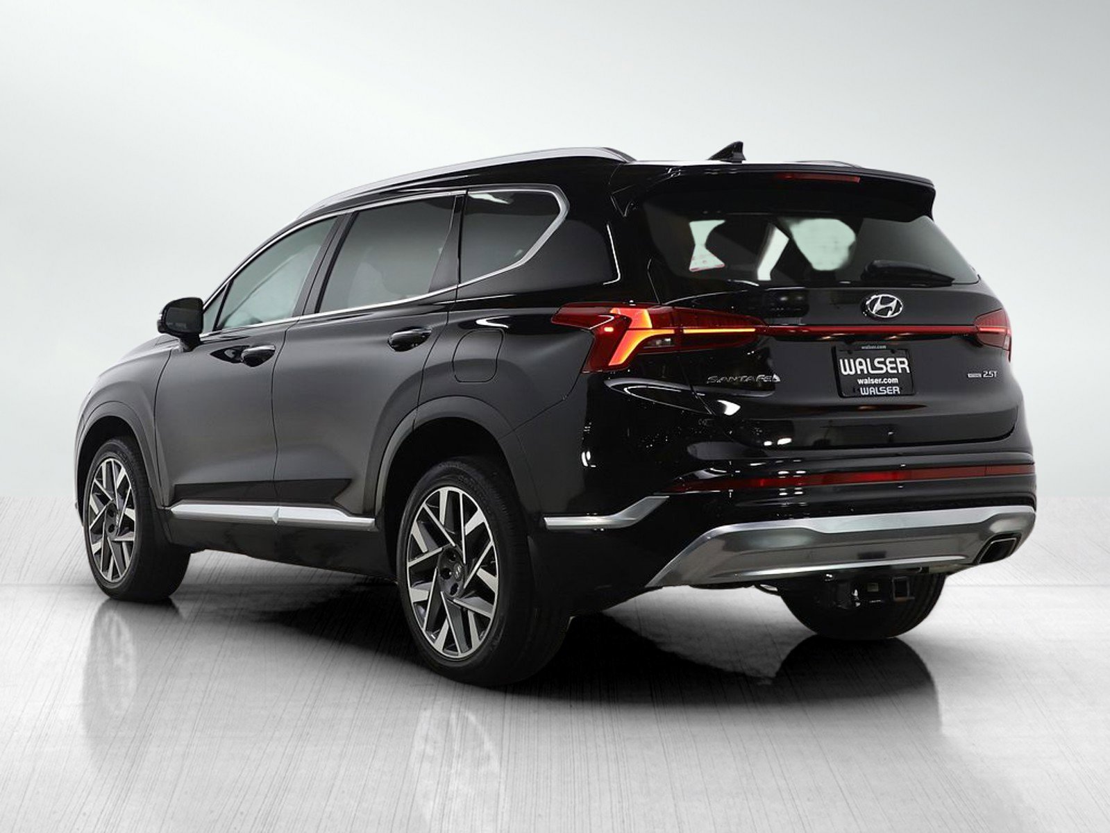 Used 2023 Hyundai Santa Fe Calligraphy w/ Cargo Package image 3