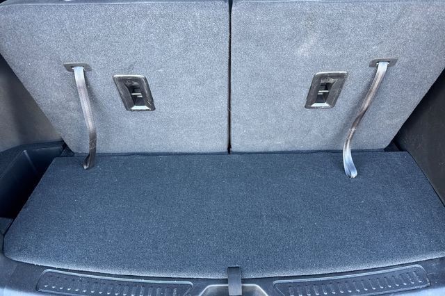 Used 2023 GMC Acadia SLE image 17