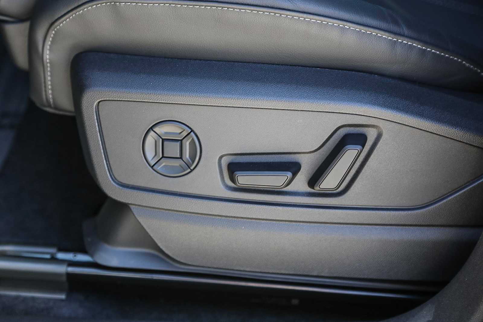 Used 2025 Audi Q5 Premium w/ Premium Plus AWD/4WD image 21