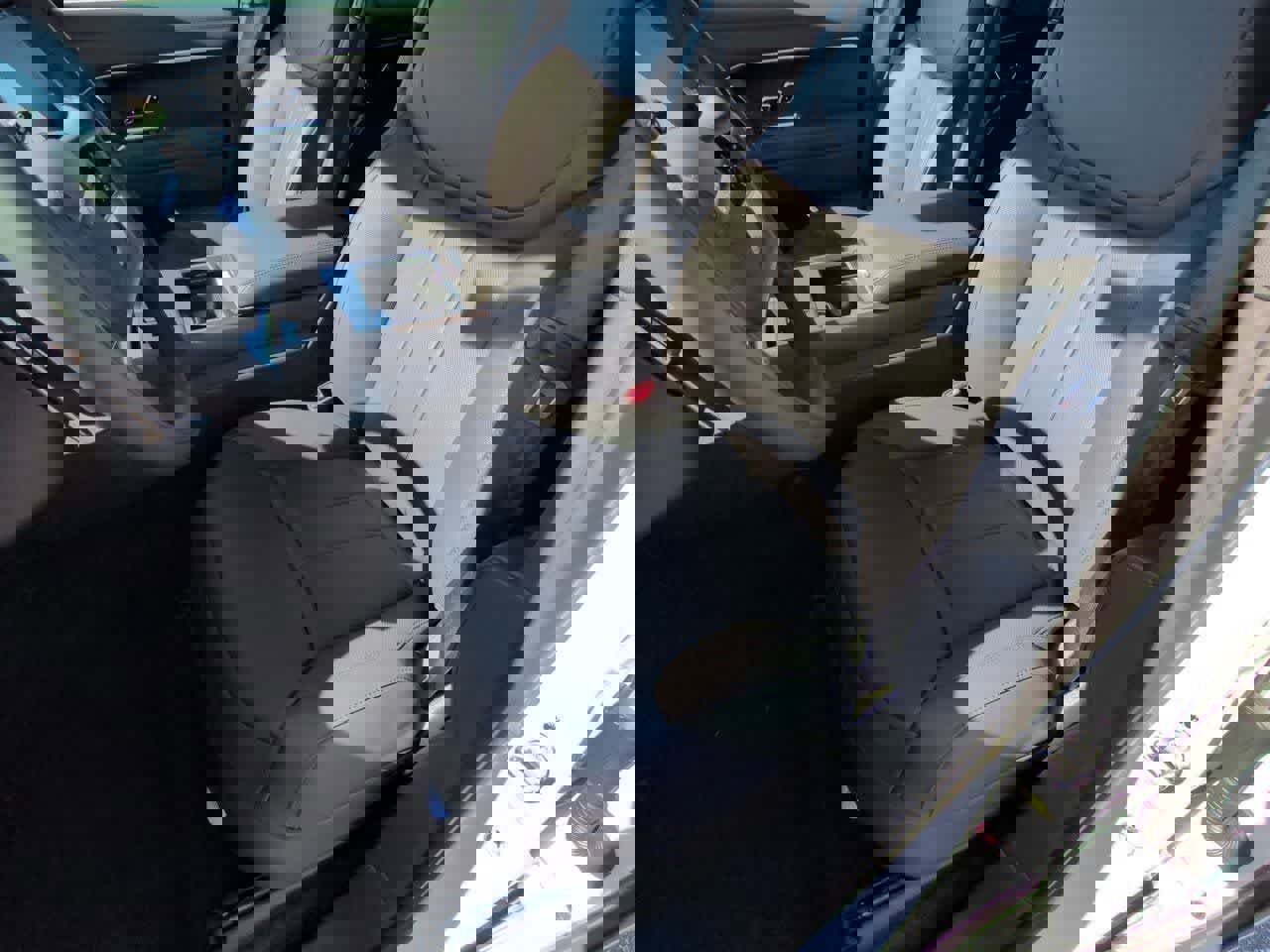 New 2026 Land Rover Range Rover Long Wheelbase SE image 16