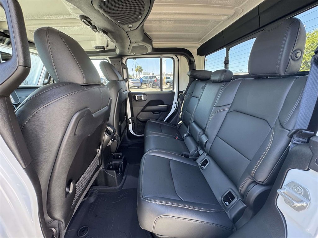 New 2025 Jeep Gladiator High Tide image 15
