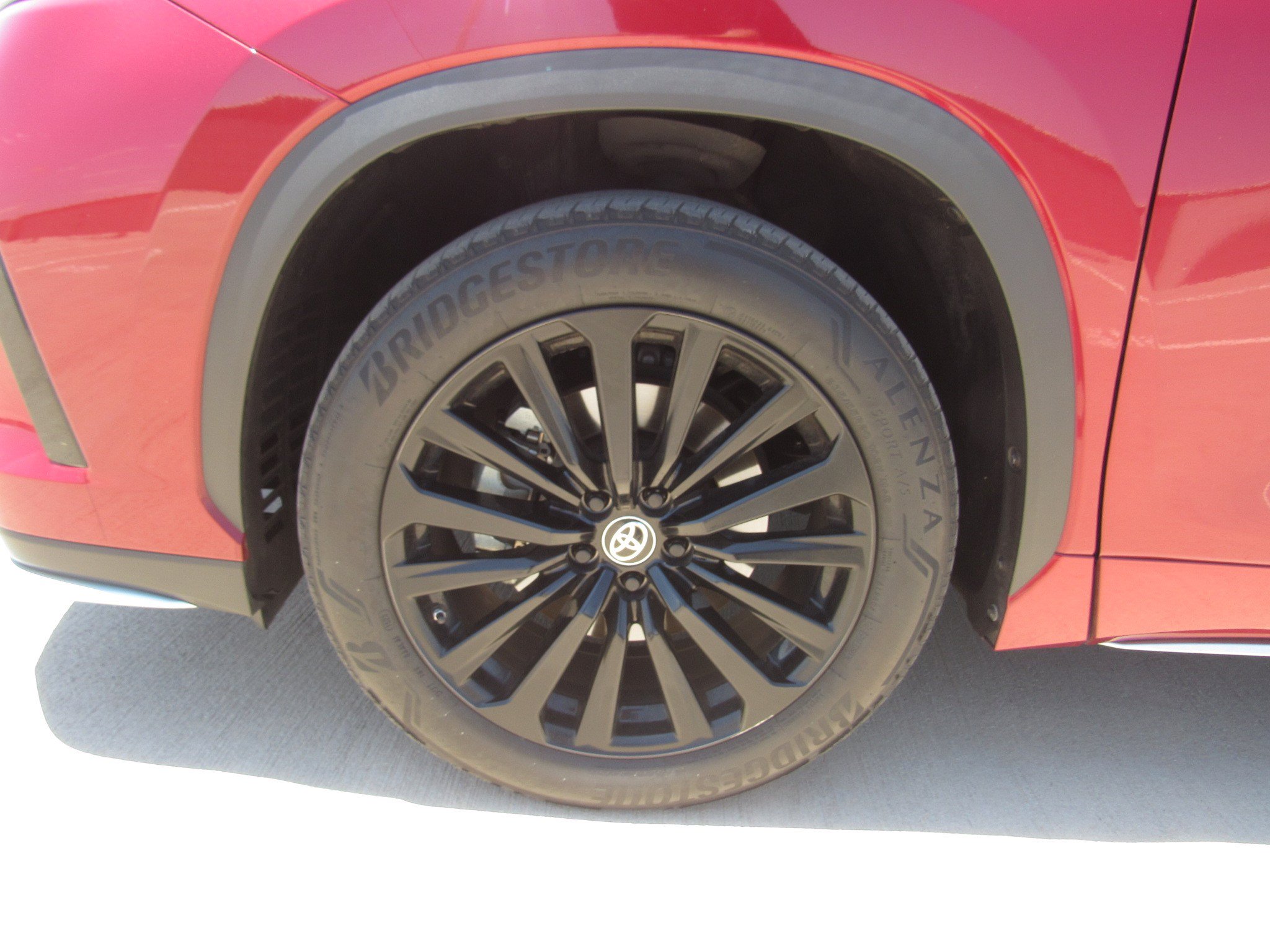 Used 2023 Toyota Highlander XSE FWD image 4
