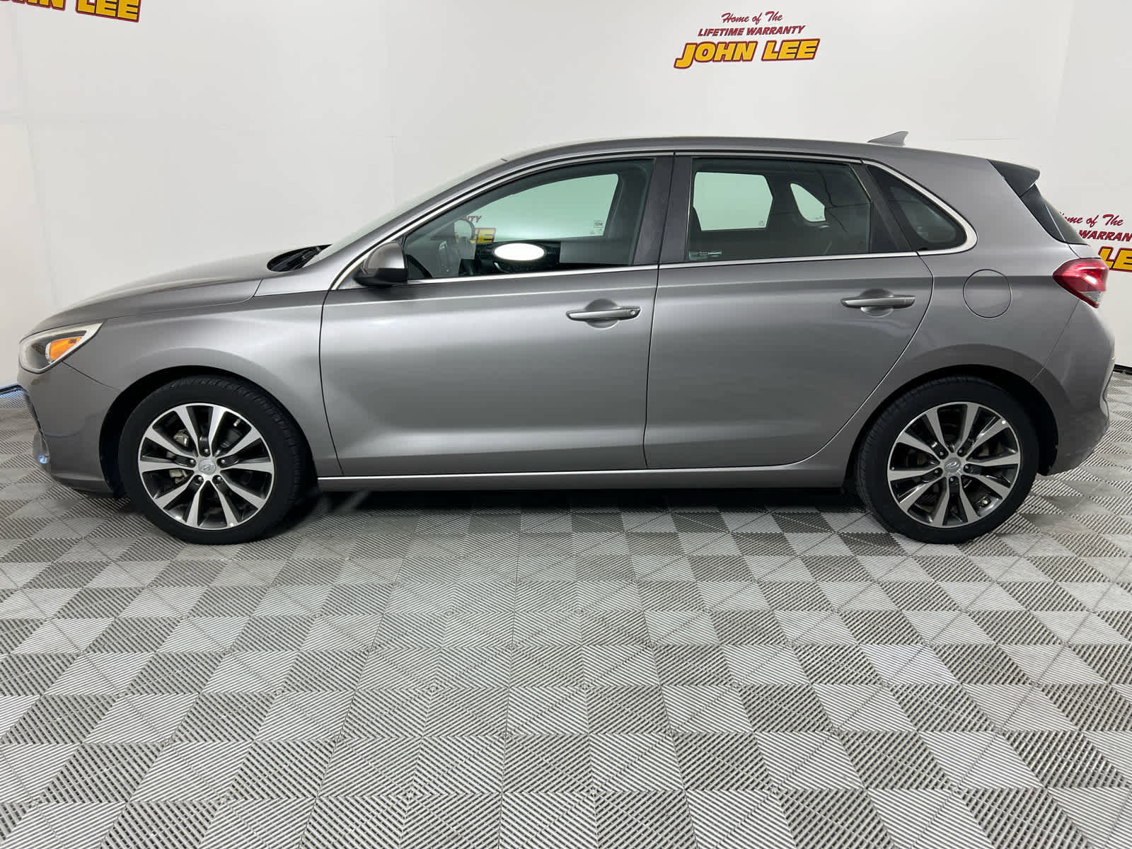 Used 2020 Hyundai Elantra GT FWD image 2