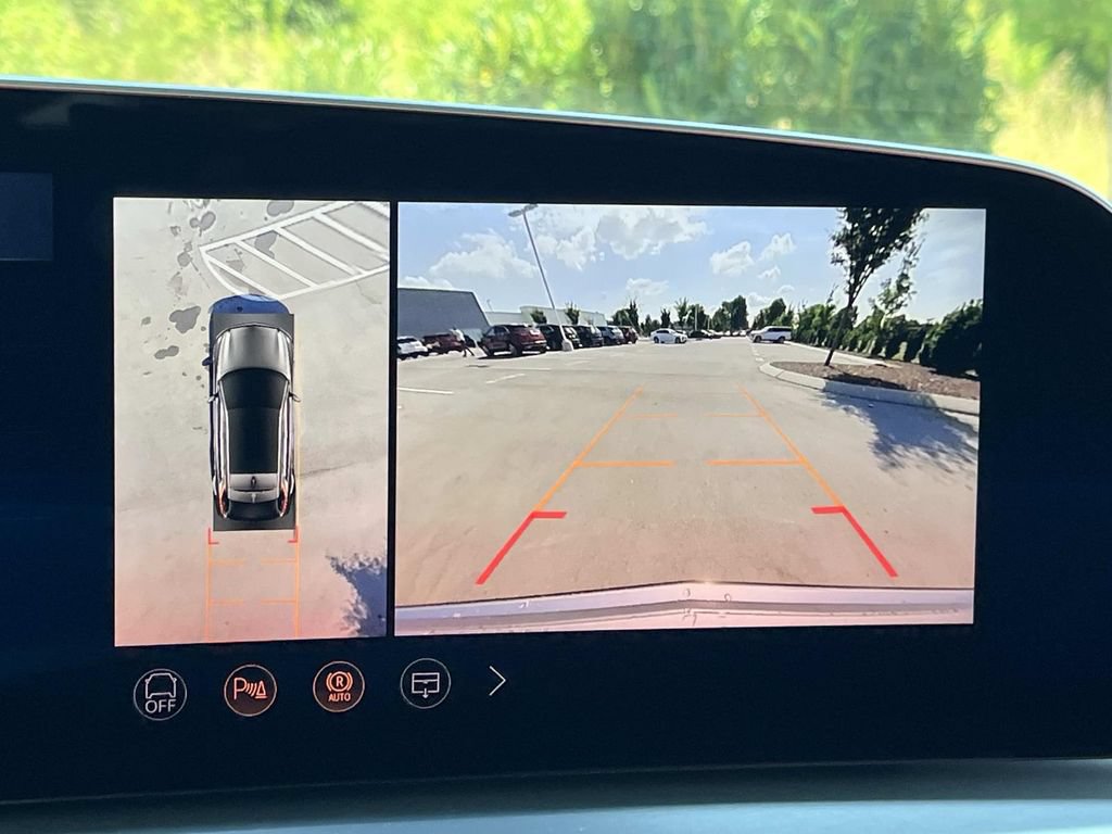 New 2026 Cadillac Lyriq Premium Luxury AWD/4WD image 33