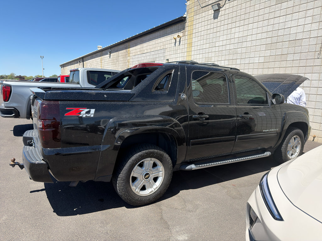 Used 2013 Chevrolet Avalanche LT w/ Suspension Package, Off-Road AWD/4WD image 3