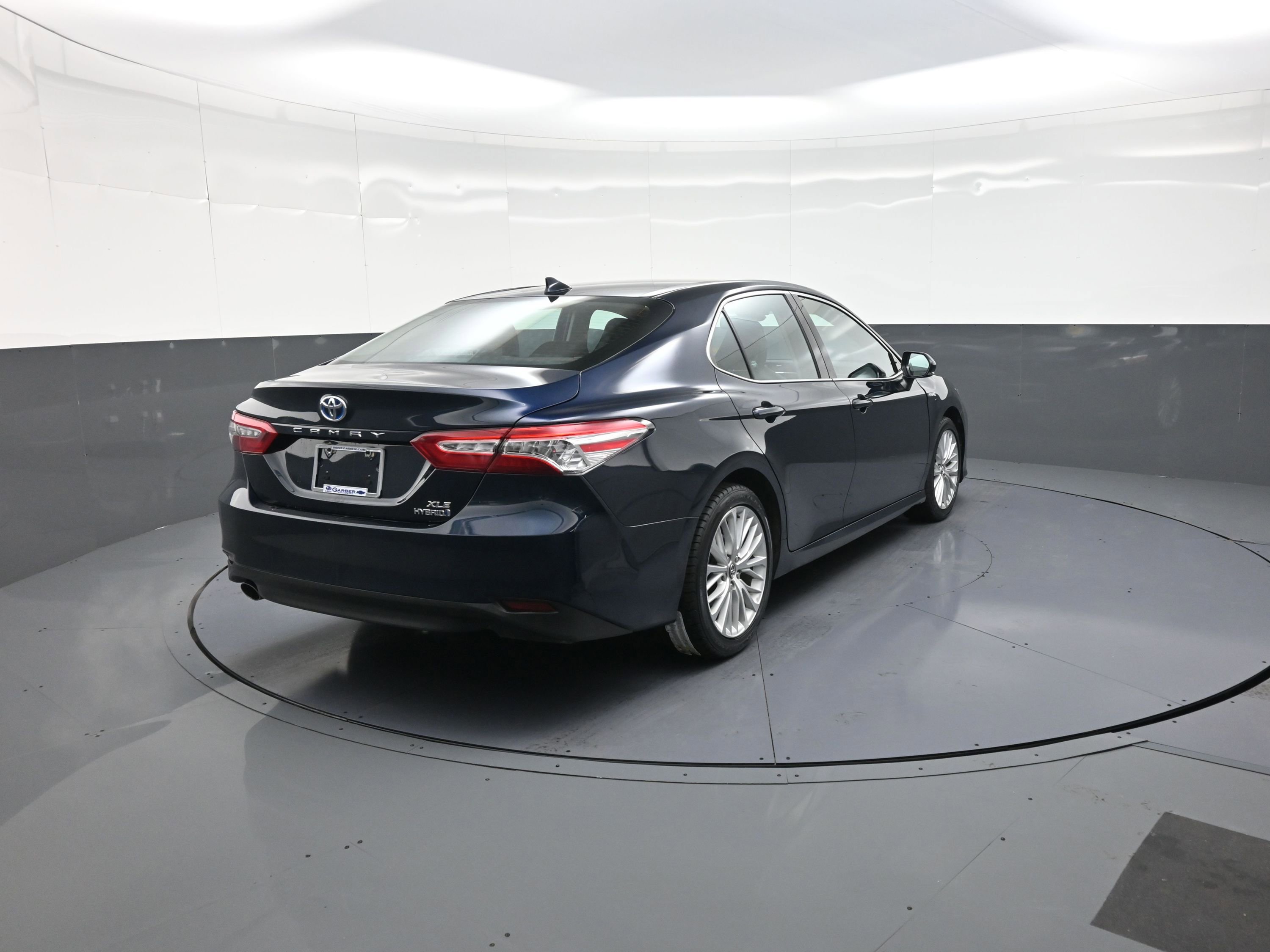 Used 2020 Toyota Camry XLE image 3