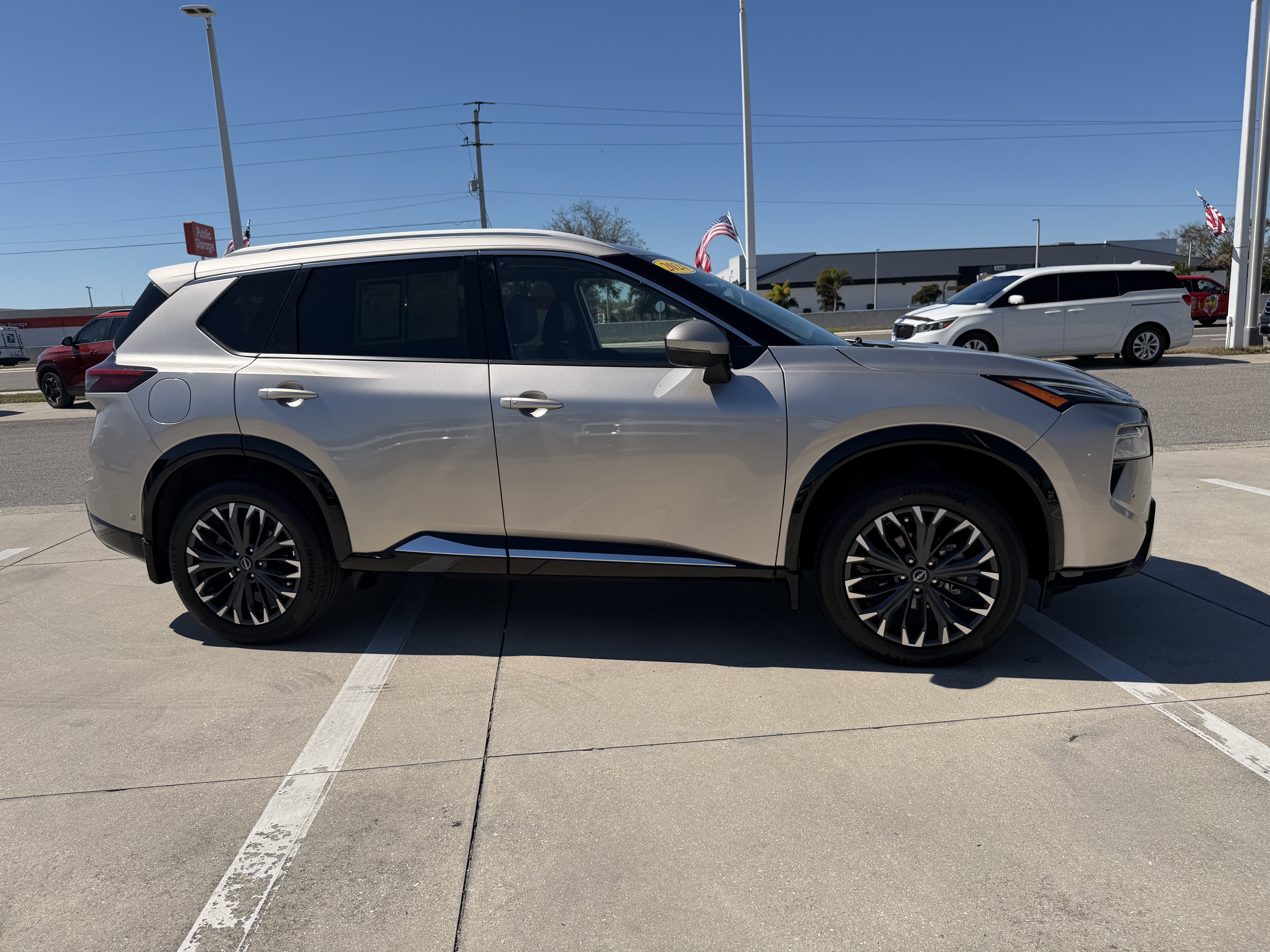 Used 2024 Nissan Rogue Platinum w/ Platinum Premium Package image 3