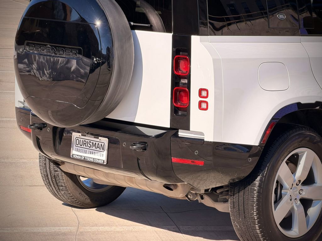 Used 2024 Land Rover Defender 110 X-Dynamic SE image 9