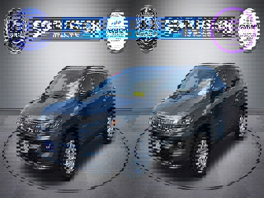 Used 2022 Jeep Compass Latitude image 1