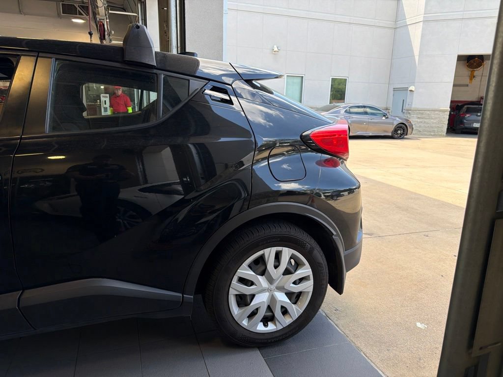 Used 2021 Toyota C-HR LE FWD image 8