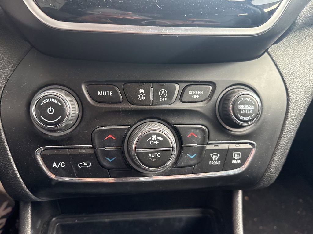 Used 2019 Jeep Cherokee Limited image 24