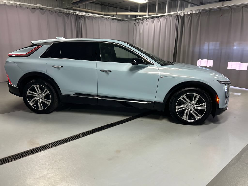 Used 2024 Cadillac Lyriq Tech AWD/4WD image 8