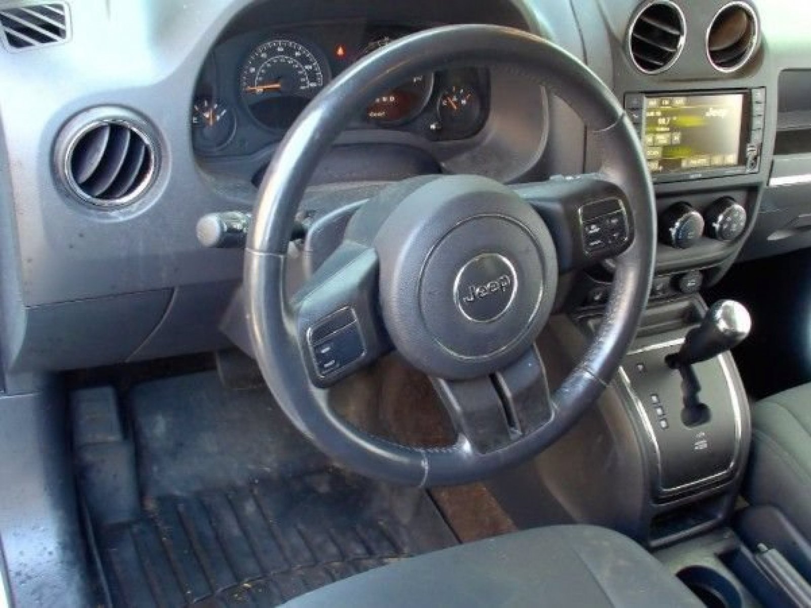 Used 2015 Jeep Patriot Latitude AWD/4WD image 8