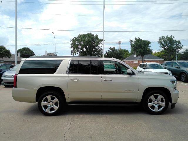 Used 2016 Chevrolet Suburban LT RWD image 5