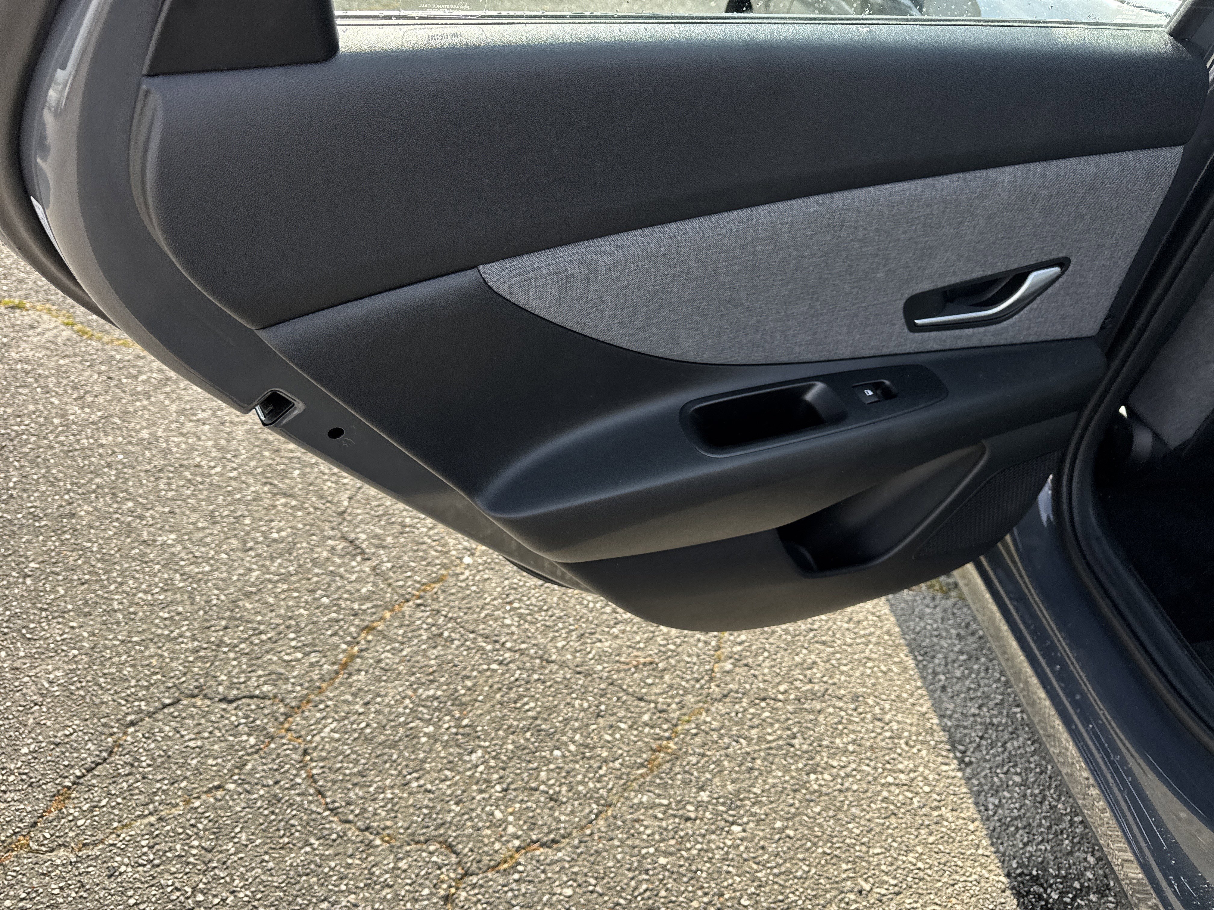 Used 2023 Hyundai Elantra Limited image 21
