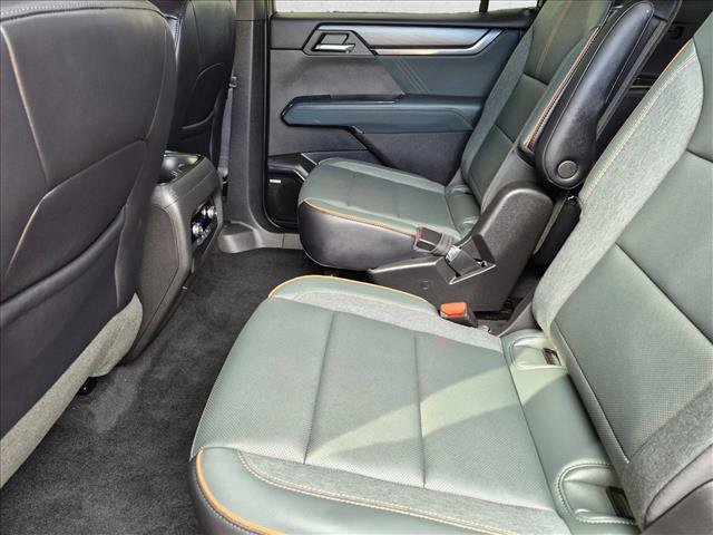Used 2025 GMC Acadia AT4 AWD/4WD image 23
