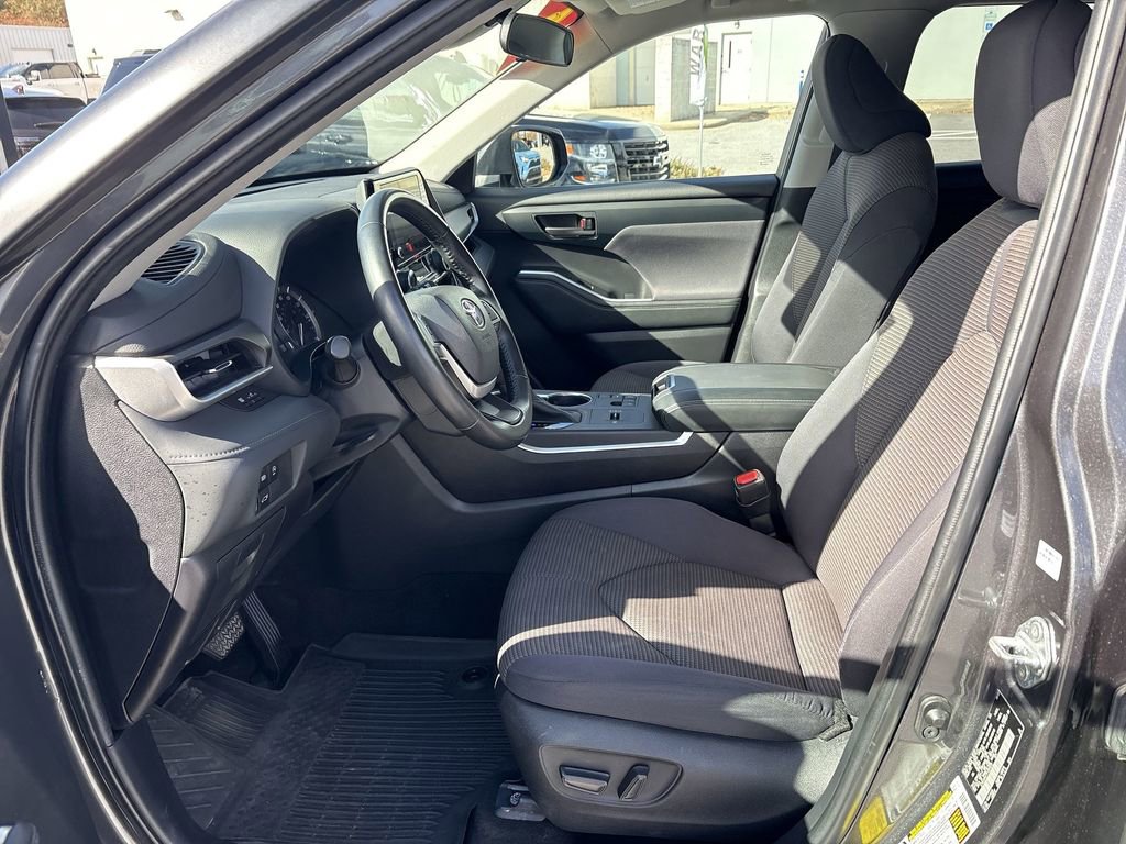 Used 2023 Toyota Highlander LE image 20