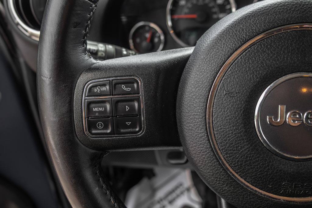Used 2017 Jeep Wrangler Unlimited Sahara w/ Connectivity Group AWD/4WD image 23