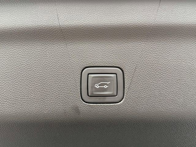 Used 2024 Chevrolet Suburban Premier AWD/4WD image 10
