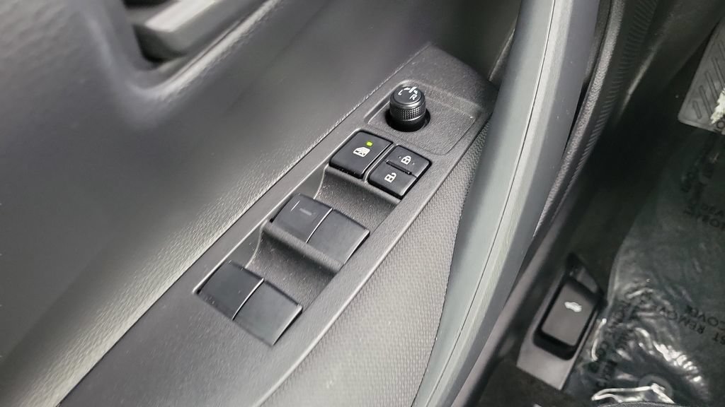 Used 2025 Toyota Corolla LE FWD image 18