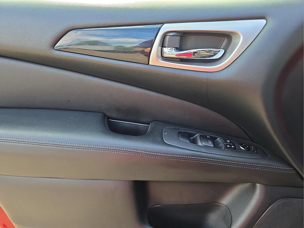 Used 2020 Nissan Pathfinder SV AWD/4WD image 10