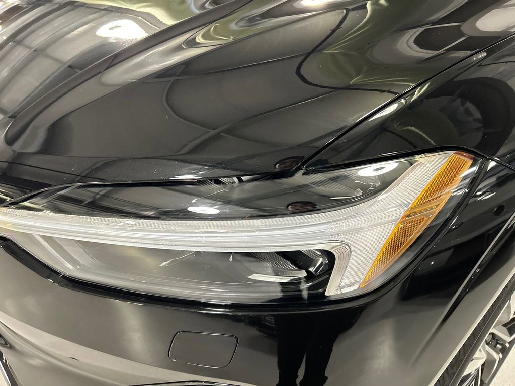Certified 2024 Volvo XC60 B5 Plus w/ Climate Package image 7