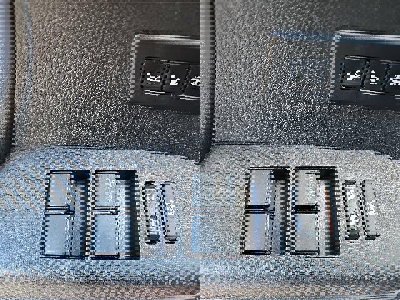 Used 2015 Toyota RAV4 Limited w/ Technology Package image 27