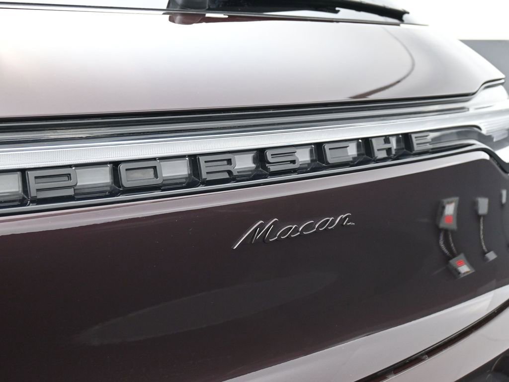 Certified 2025 Porsche Macan image 14