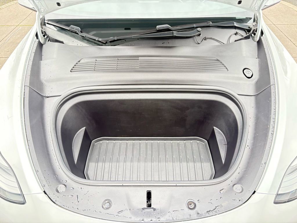 Used 2020 Tesla Model Y Long Range image 22