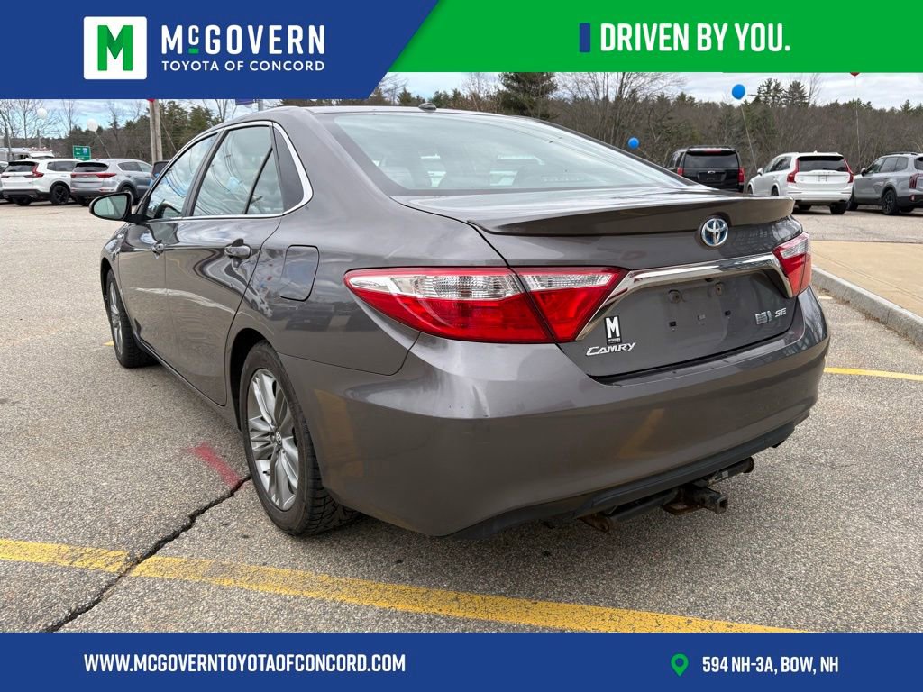 Used 2017 Toyota Camry SE w/ Moonroof Package FWD image 3