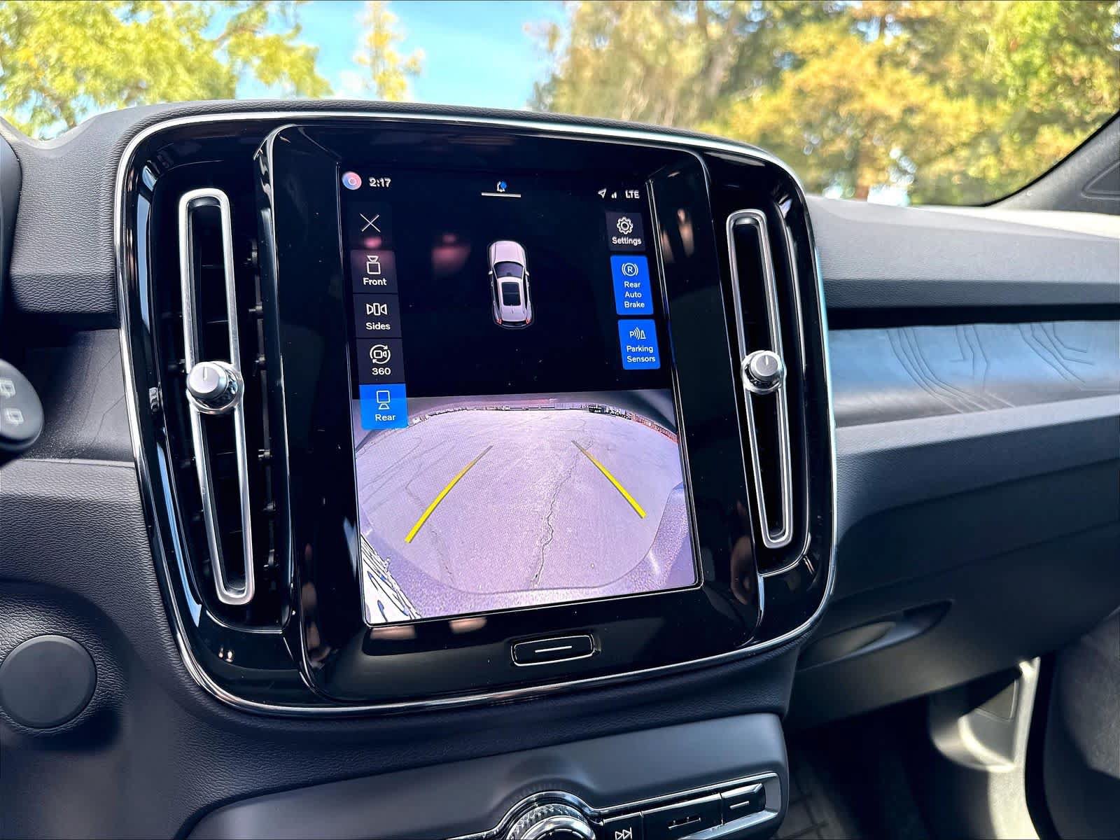 Used 2023 Volvo XC40 Recharge Plus w/ Protection Package Premier AWD/4WD image 24