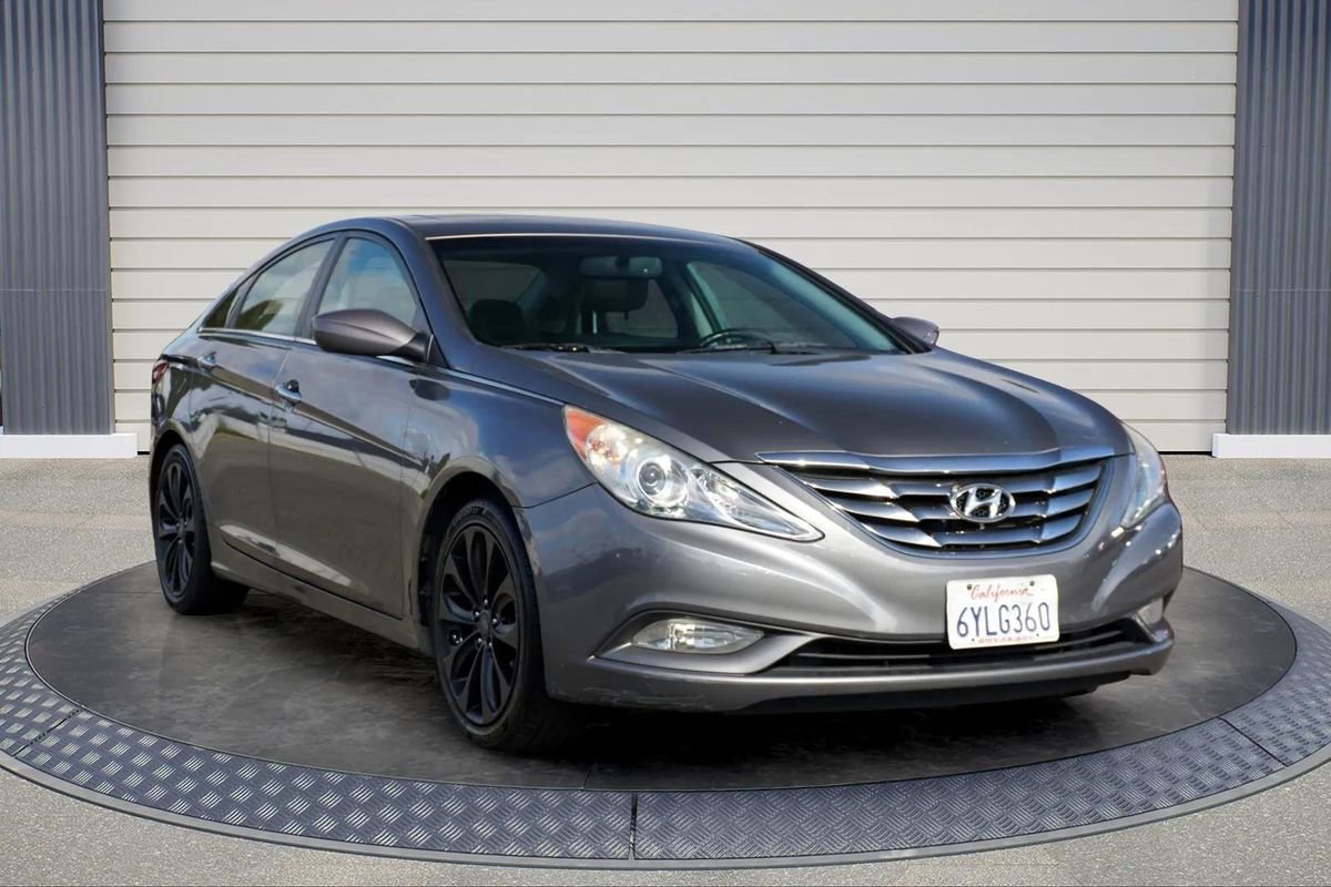 Used 2011 Hyundai Sonata SE w/ Navigation & Sunroof Pkg 4 FWD image 1