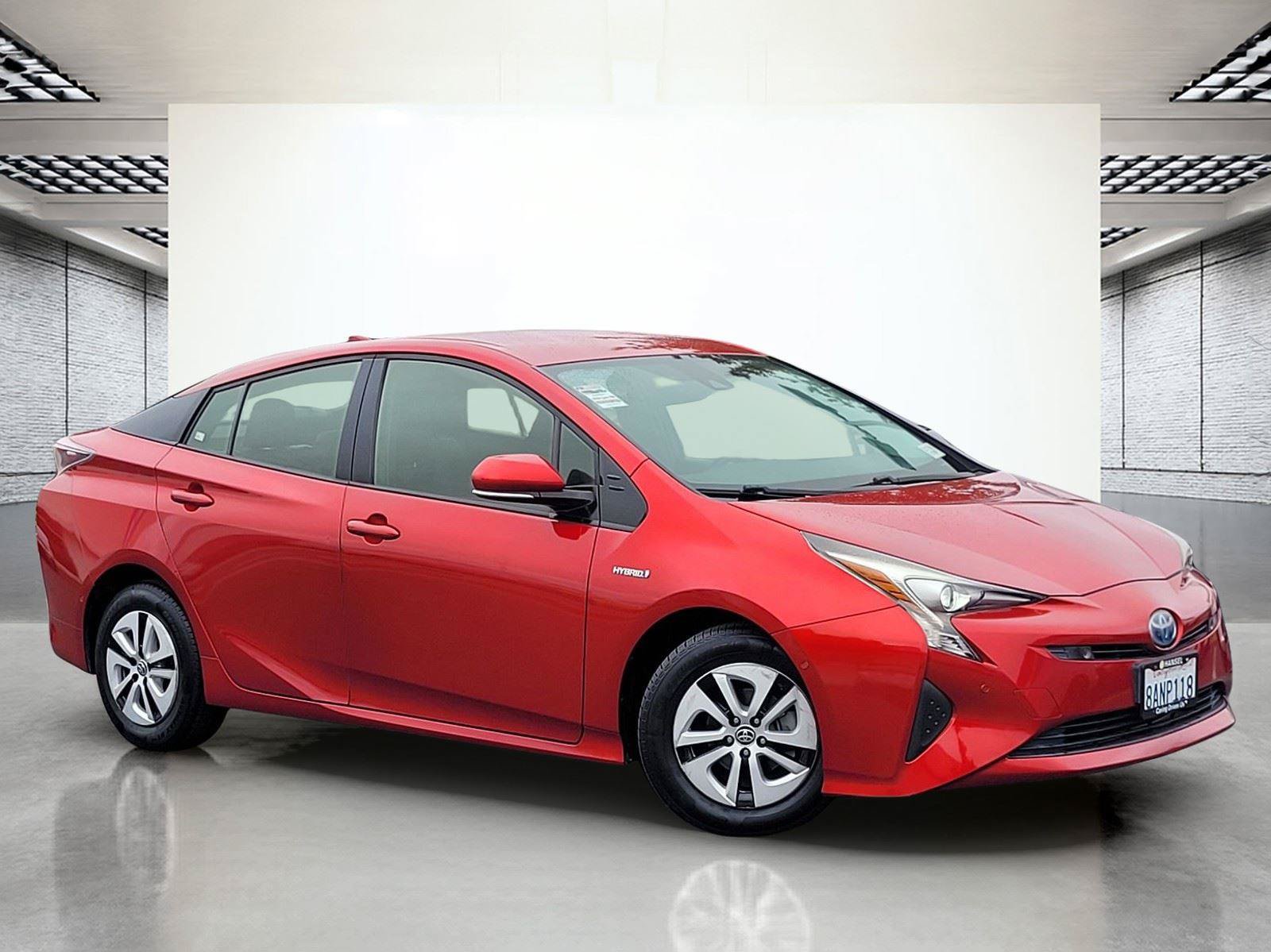 Used 2017 Toyota Prius Two w/ Prius Two Safety Plus Package FWD image 2