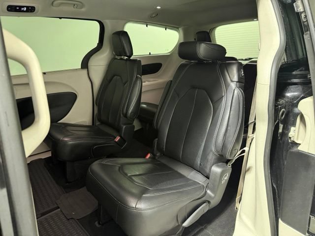 Used 2022 Chrysler Pacifica Touring-L FWD image 27