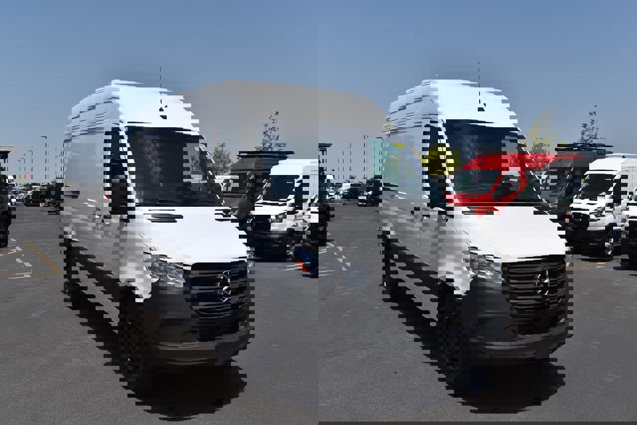 New 2025 Mercedes-Benz Sprinter 2500 image 3