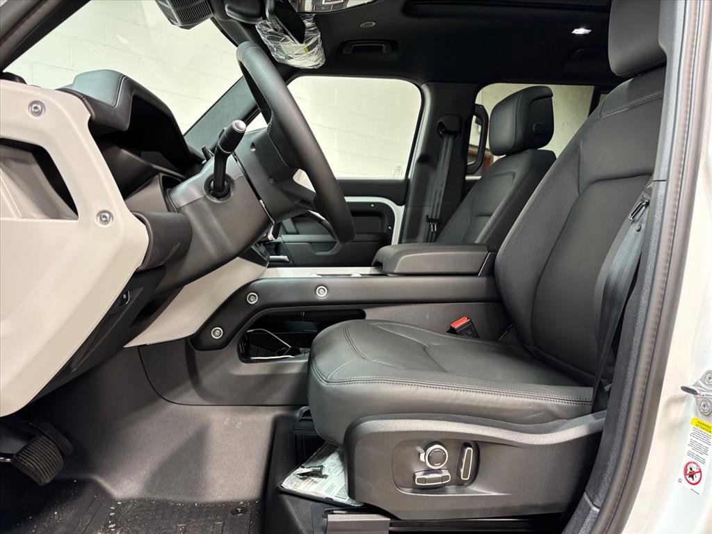 New 2026 Land Rover Defender 130 X-Dynamic SE image 23